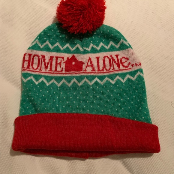 Home alone beanie - Picture 2 of 2